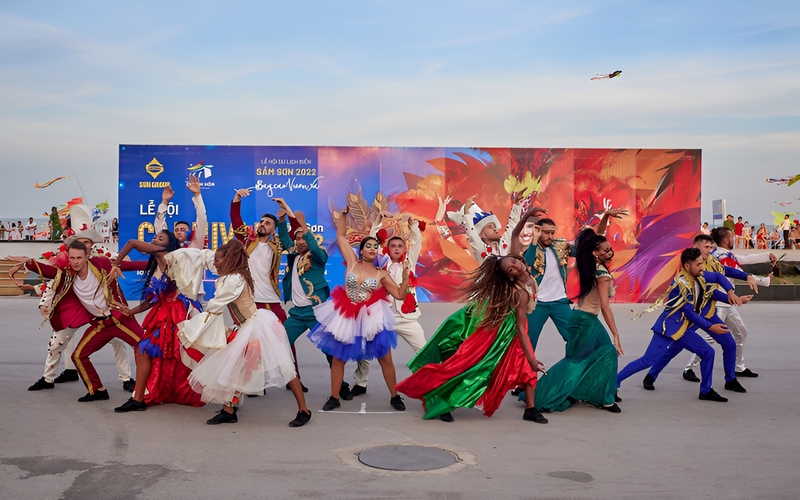 Lễ hội carnival đường phố náo nhiệt tại biển Sầm Sơn Thanh Hóa